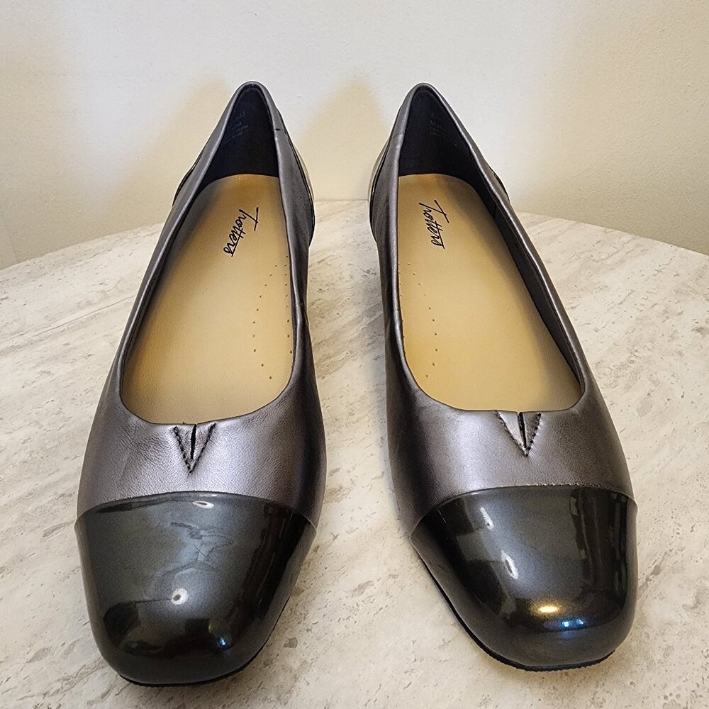 Trotters Daisy Pump Women's Shoes Taupe/ Pewter Size US 8.5 Block Heel - Picture 1 of 11